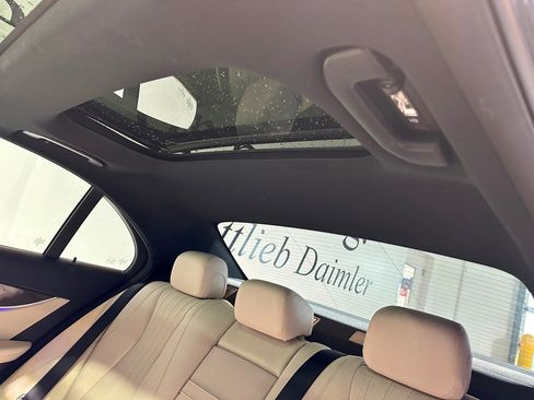 Used 2023 Mercedes-Benz E 350 4MATIC Sedan image 33