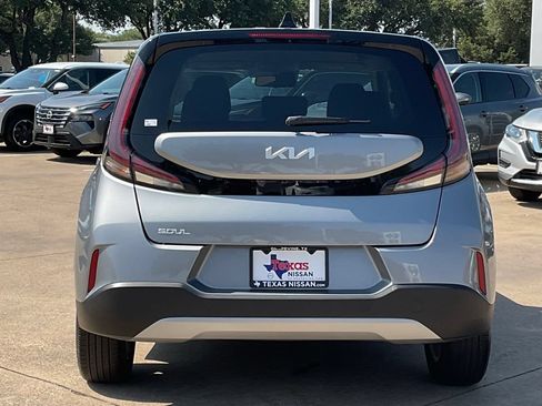 Used 2025 Kia Soul LX w/ LX Technology Package FWD image 5