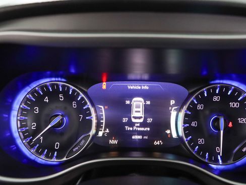 Used 2023 Chrysler Pacifica Touring-L FWD image 15