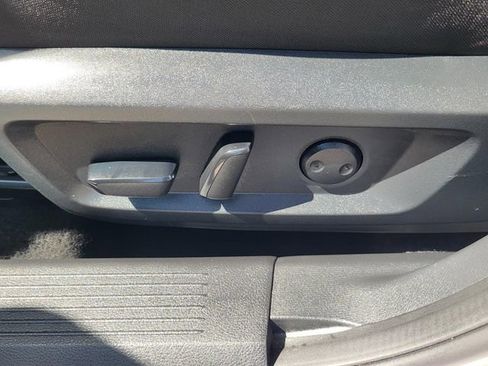 Used 2025 Nissan Rogue SV AWD/4WD image 12