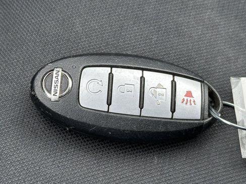 Used 2019 Nissan Pathfinder SV image 14