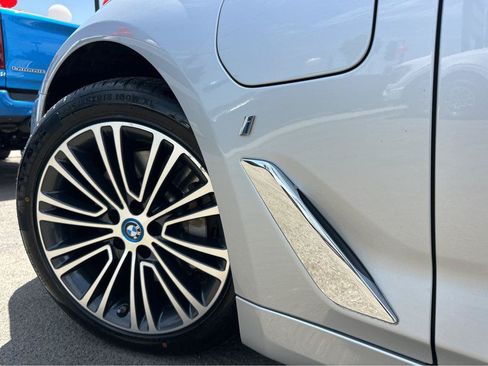 Used 2019 BMW 530e w/ Premium Package RWD image 35