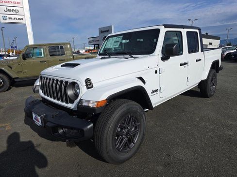 New 2025 Jeep Gladiator Sport image 8