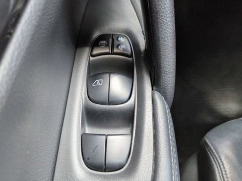 Used 2017 Nissan Rogue SV FWD image 24