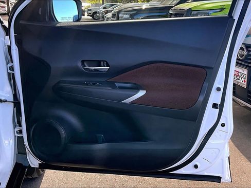 Used 2023 Nissan Kicks SR w/ Interior Electronics Package FWD image 21