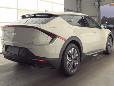 Used 2024 Kia EV6 Light AWD/4WD image 3