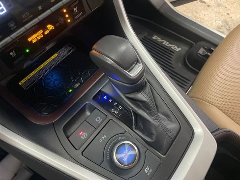 Certified 2021 Toyota RAV4 Limited image 23