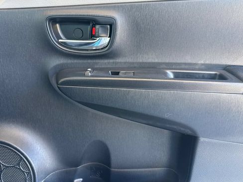 Used 2012 Toyota Yaris LE FWD image 21
