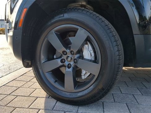 Used 2023 Land Rover Defender 90 SE image 33