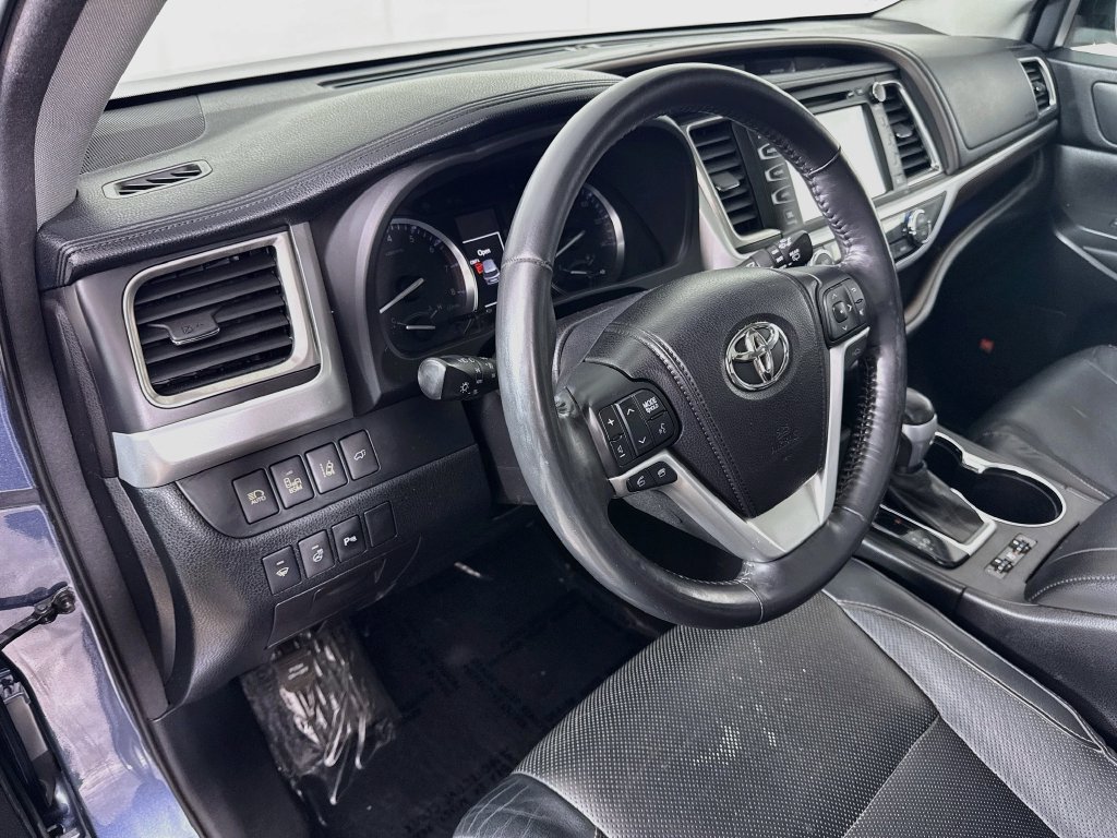 Used 2014 Toyota Highlander Limited Platinum FWD image 10