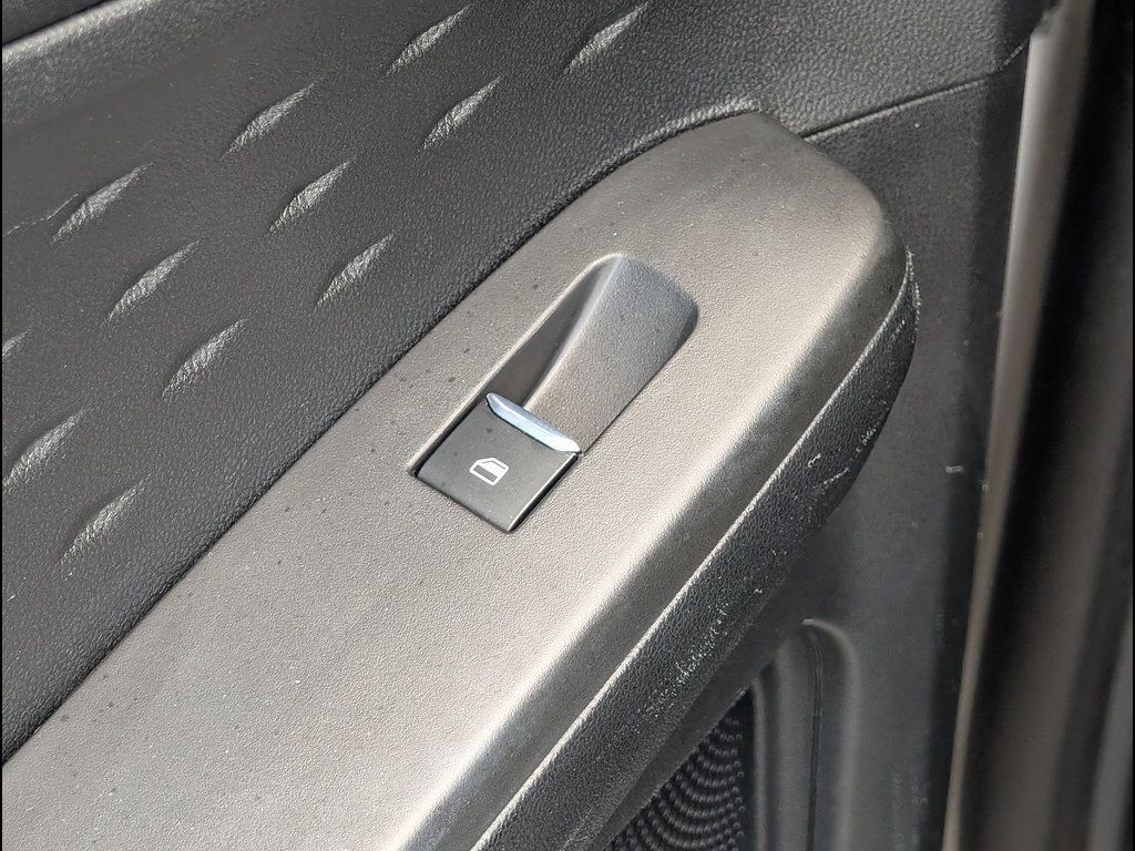 Certified 2020 Ford Escape SE Sport AWD/4WD image 32