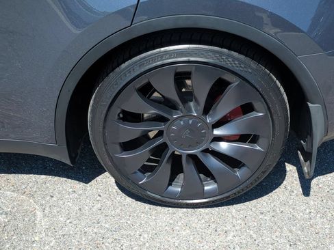 Used 2023 Tesla Model Y Performance AWD/4WD image 32