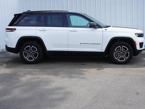 Used 2022 Jeep Grand Cherokee Trailhawk AWD/4WD image 2
