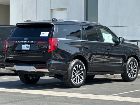 Certified 2025 Ford Expedition Platinum AWD/4WD image 3