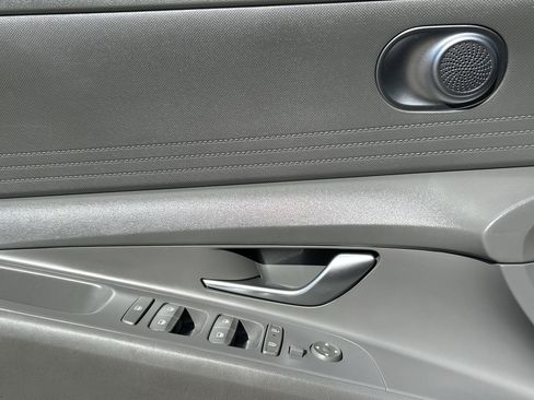 Used 2024 Hyundai Elantra SE image 21