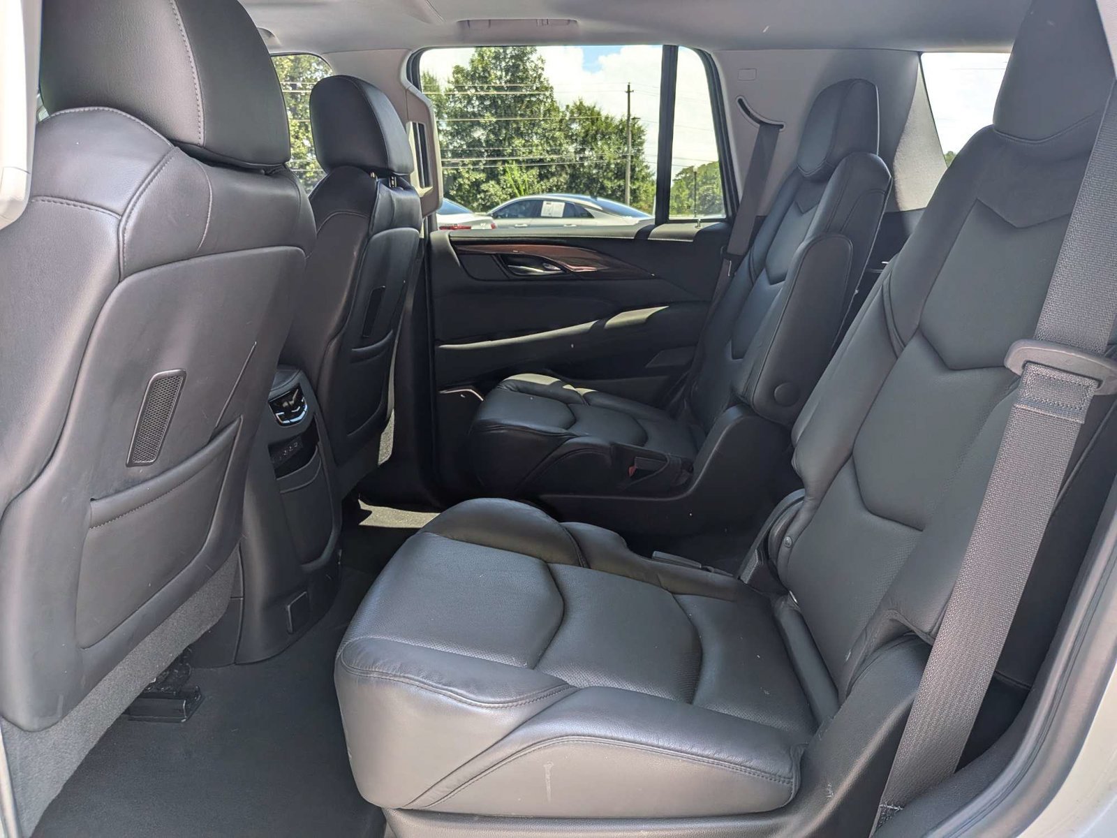 Used 2019 Cadillac Escalade Luxury AWD/4WD image 14
