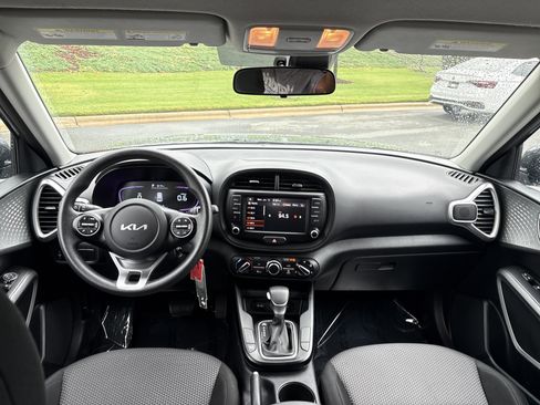 Used 2024 Kia Soul LX w/ Option Group 015 FWD image 20