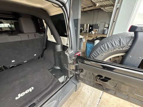 Used 2015 Jeep Wrangler Unlimited Sport w/ Quick Order Package 24S AWD/4WD image 13