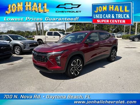 Used 2025 Chevrolet Trax RS w/ Sunroof Package FWD image 2