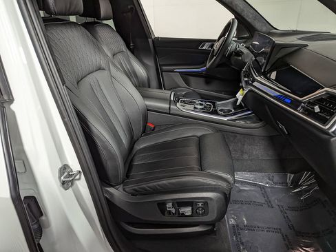 Certified 2025 BMW X7 M60i w/ Executive Package image 40