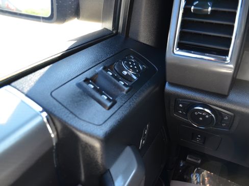 Used 2016 Ford F150 XLT w/ Equipment Group 302A Luxury AWD/4WD image 33