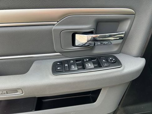 Used 2019 RAM 1500 Classic SLT w/ Luxury Group AWD/4WD image 14