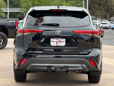 Certified 2022 Toyota Highlander LE image 6