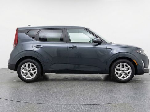 Used 2025 Kia Soul LX w/ LX Technology Package image 11
