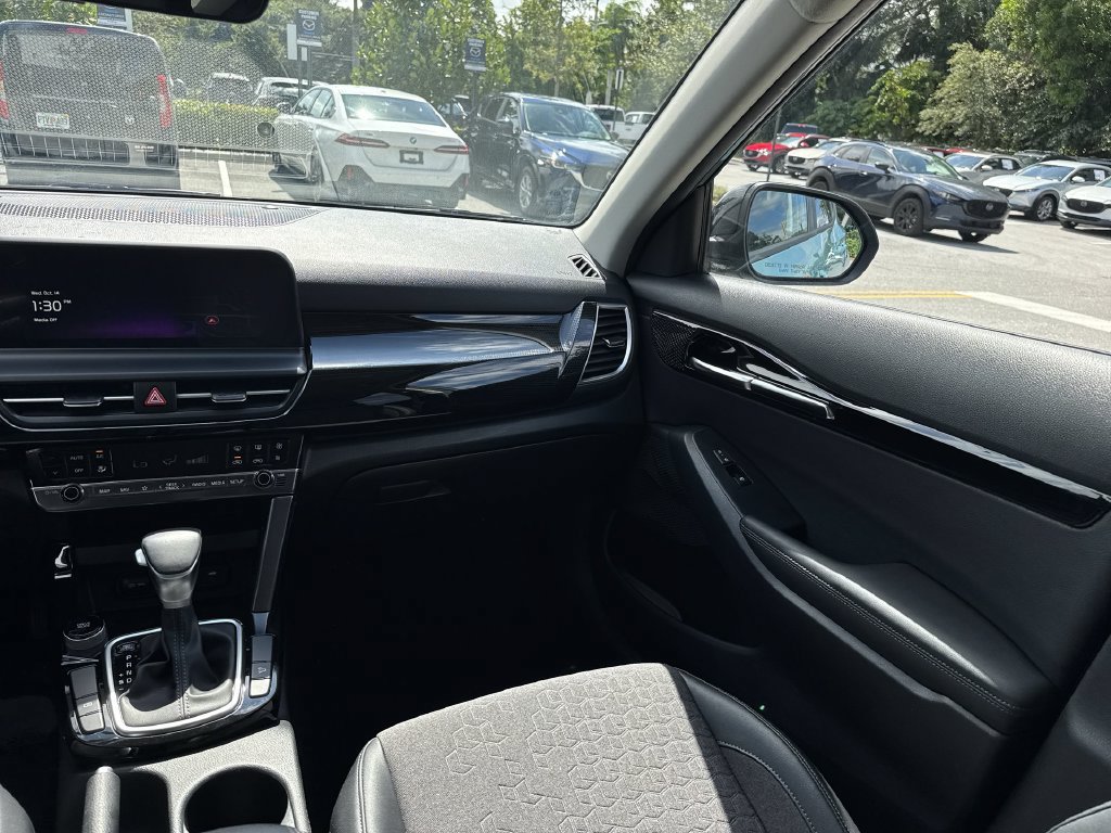 Used 2025 Kia Seltos S FWD image 15