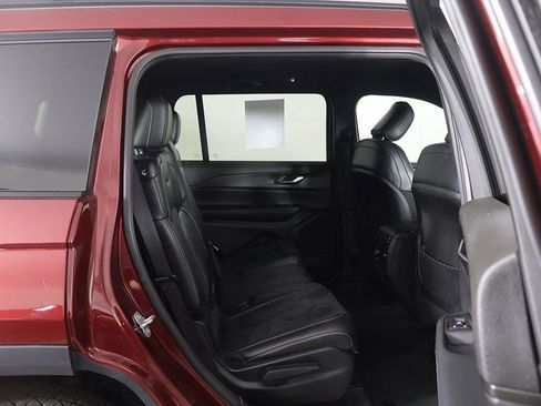 Used 2023 Jeep Grand Cherokee L Laredo image 31