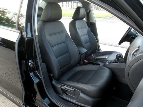Used 2012 Volkswagen Jetta SE FWD image 22