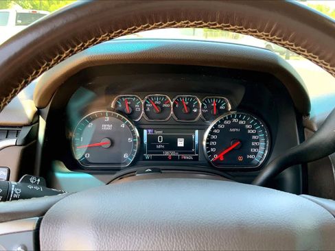 Used 2020 Chevrolet Suburban Premier AWD/4WD image 25