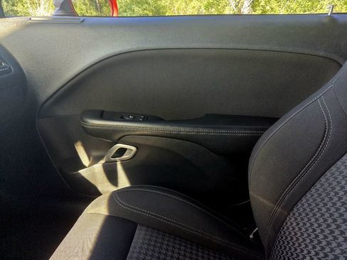 Used 2016 Dodge Challenger R/T RWD image 18