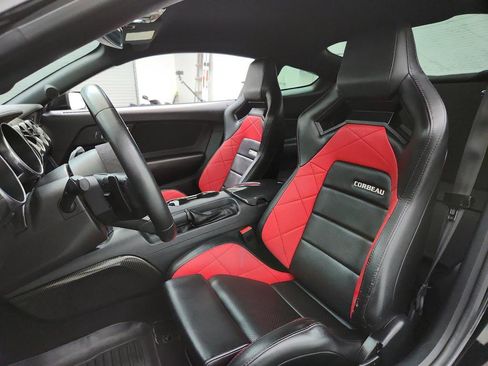 Used 2019 Ford Mustang Coupe RWD image 14