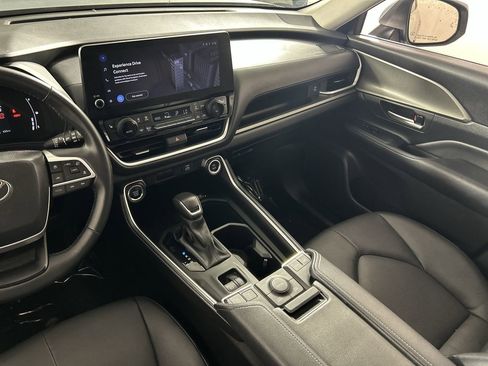 Used 2025 Toyota Grand Highlander AWD image 22