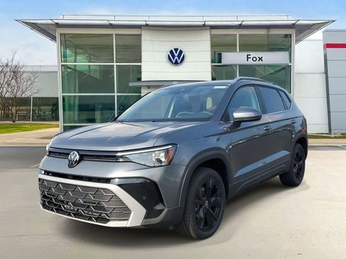 New 2025 Volkswagen Taos SE image 2