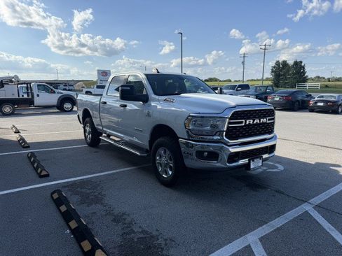 Used 2024 RAM 2500 Big Horn AWD/4WD image 3