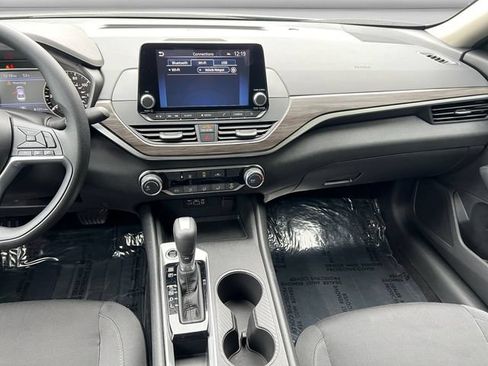 Used 2025 Nissan Altima 2.5 SV FWD image 15