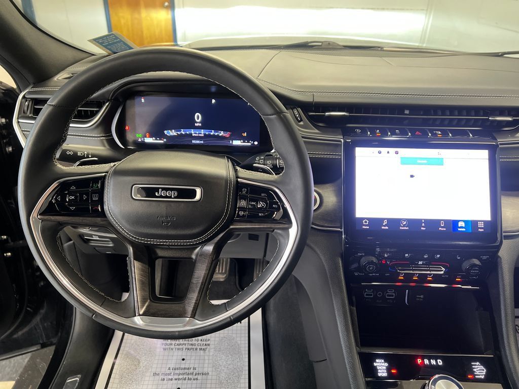 Used 2023 Jeep Grand Cherokee Overland AWD/4WD image 18