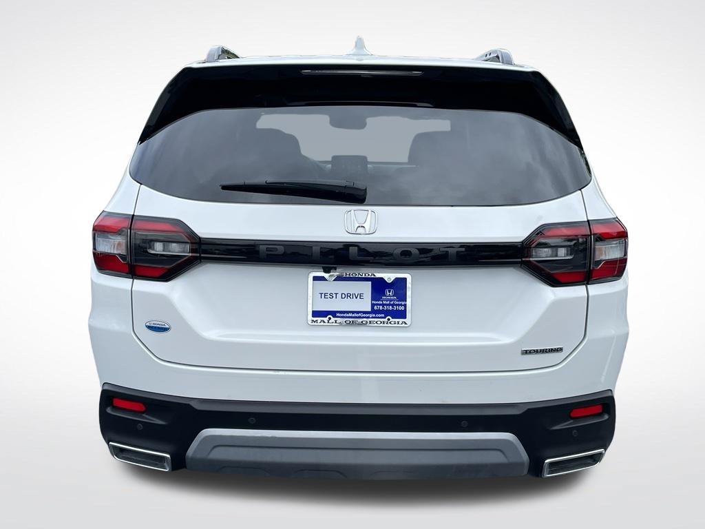 Certified 2025 Honda Pilot Touring image 5