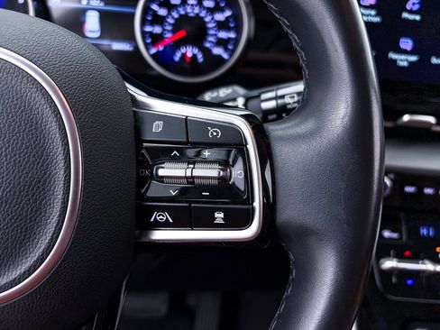 Used 2022 Kia Carnival SX image 33