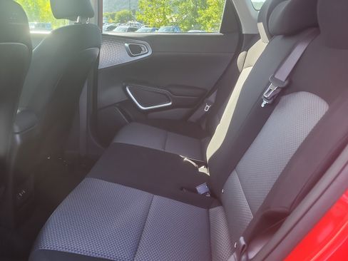 Used 2023 Kia Soul S FWD image 12