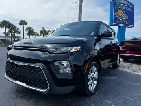 Used 2022 Kia Soul LX w/ Technology Package FWD image 1