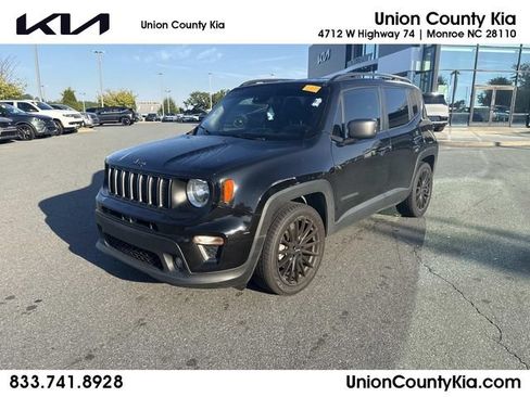 Used 2021 Jeep Renegade Latitude FWD image 1