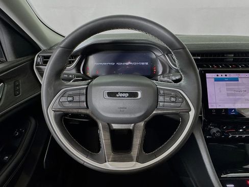 Used 2023 Jeep Grand Cherokee L Limited w/ Black Appearance Package image 11