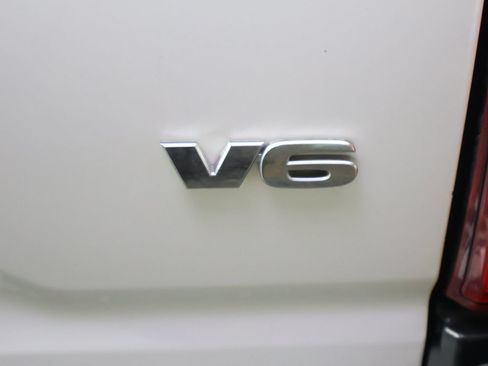 Used 2020 Toyota Tacoma SR5 AWD/4WD image 9