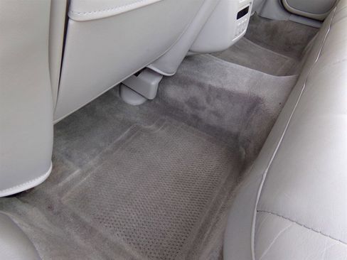 Used 2003 Cadillac De Ville Sedan w/ Comfort & Convenience Package image 24