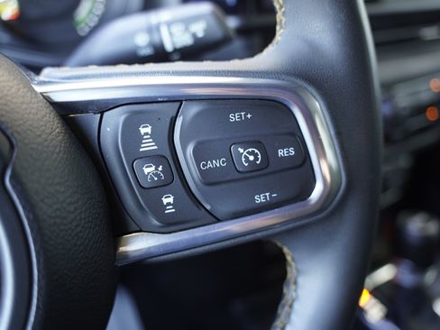 Used 2024 Jeep Wrangler Unlimited Sahara AWD/4WD image 18