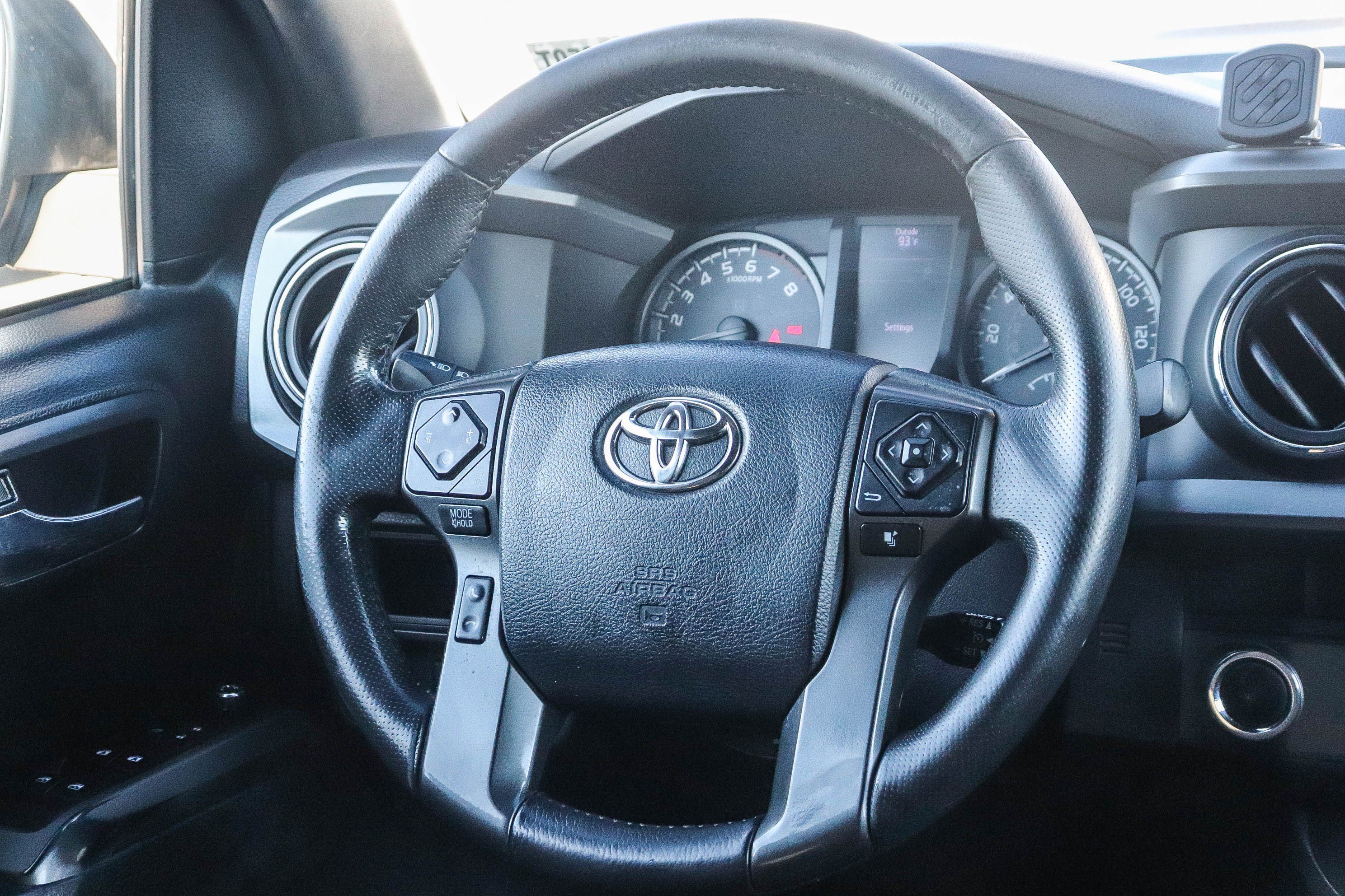 Used 2017 Toyota Tacoma TRD Sport w/ Tow Package RWD image 16