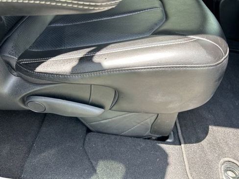Used 2023 Chrysler Pacifica Touring-L FWD image 48